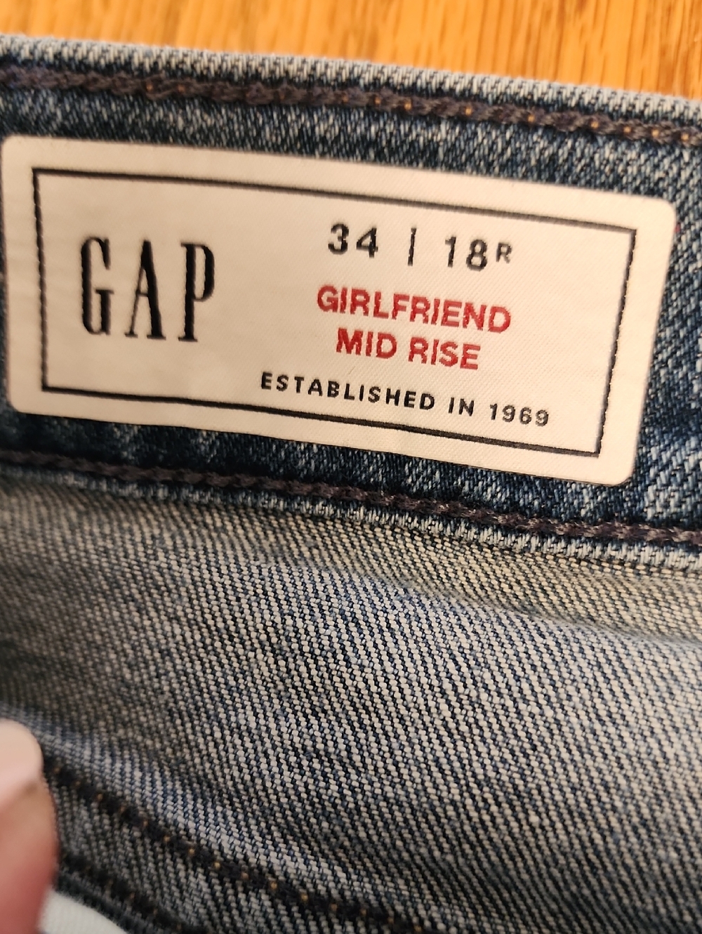 GAP Girlfriend Mid Rise Distressed Cropped Jeans - Picture 9 of 16